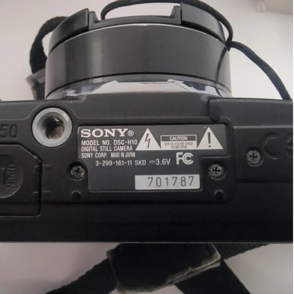 Sony Cyber-shot Digital Camera Black - Picture 6 of 10